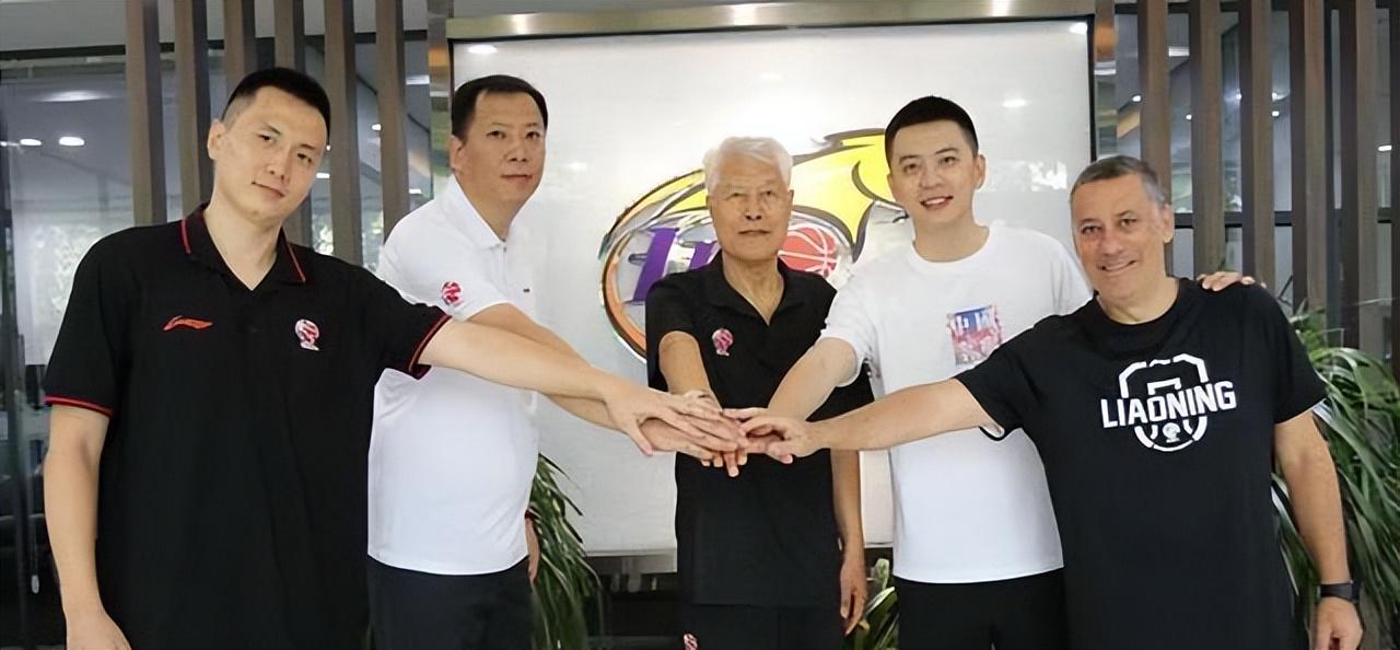 下滑得有点那快，卡塞米罗3次被过全场最高+5次丢失球权