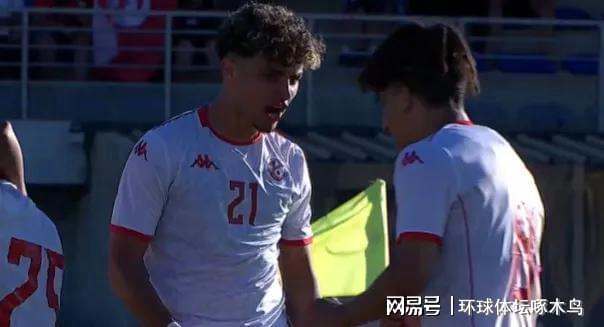 范德法特调侃日本球员“长得像”，惹祸上身