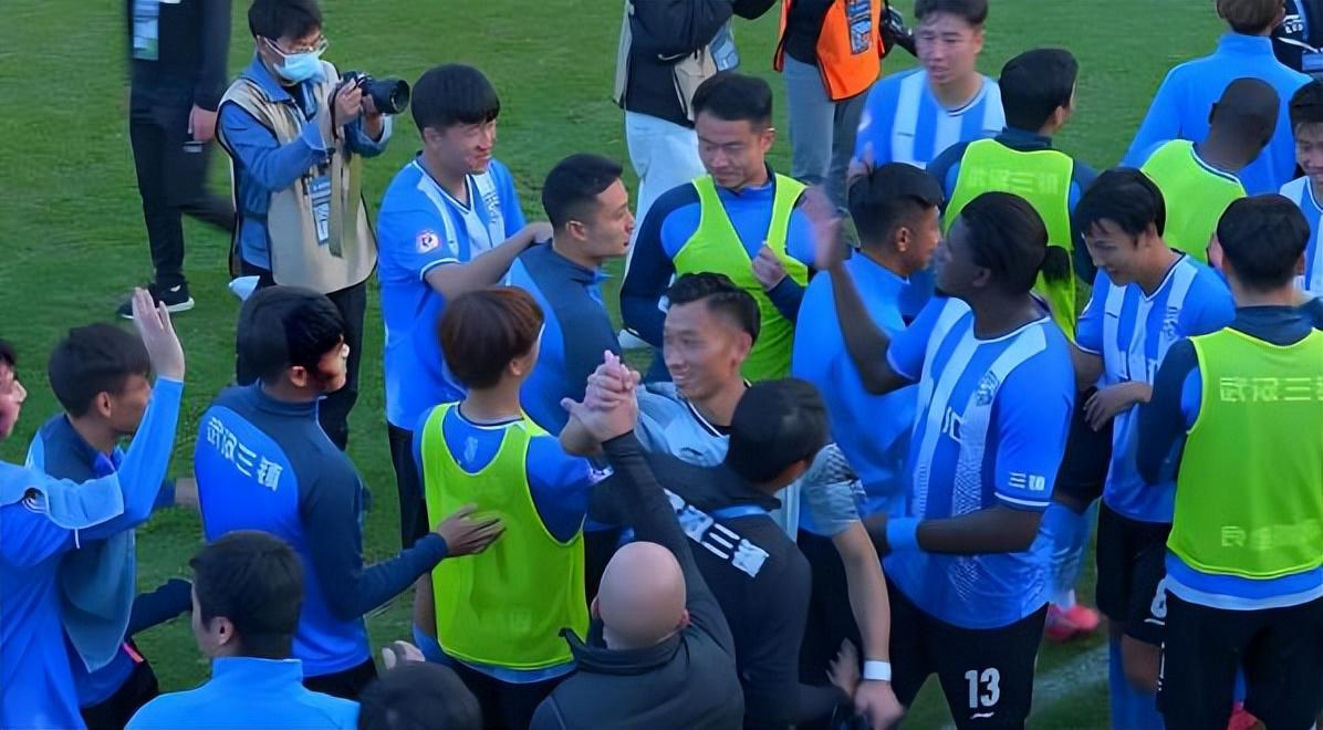 放弃 1 亿罗杰斯！阿森纳盯上世界杯新星，18 岁天才打爆巴西
